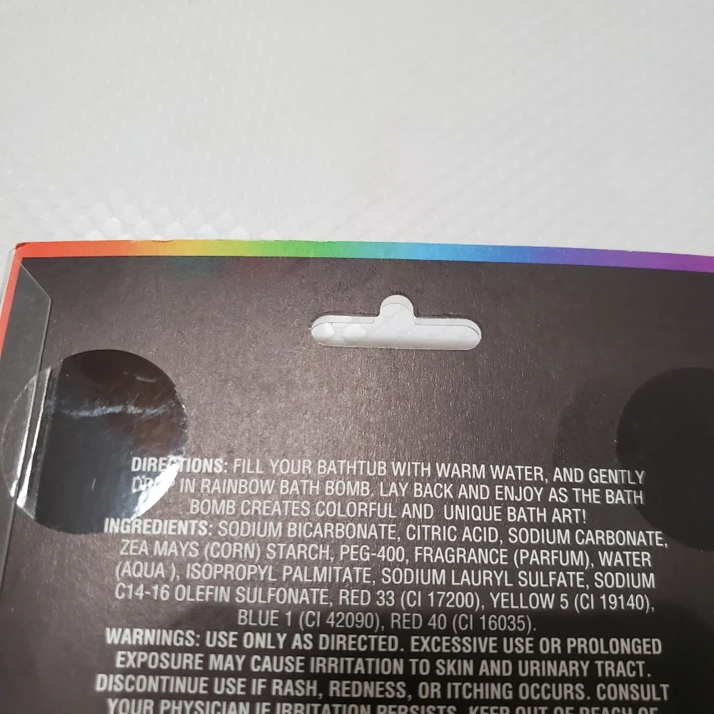 3pack vanilla bath bomb and Rainbow burst 5piece bath set FREE with $40 purchase